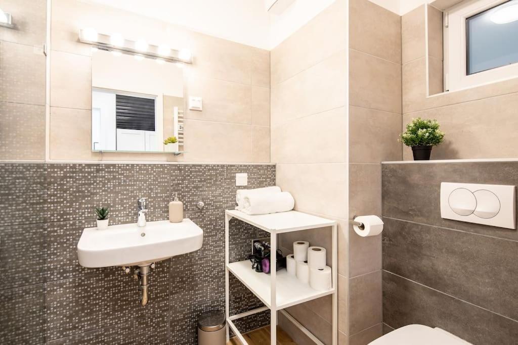 Marone 209 Budapest ~ Ac/Balcony/Indoor Parking ภายนอก รูปภาพ