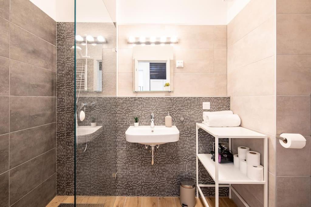 Marone 209 Budapest ~ Ac/Balcony/Indoor Parking ภายนอก รูปภาพ